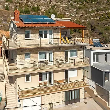 Azra Hotel 4*