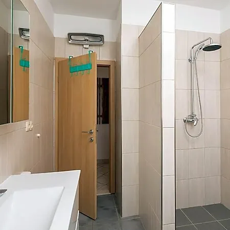 Azra Aparthotel Dugi Rat