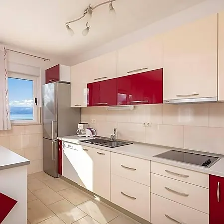 Azra Aparthotel