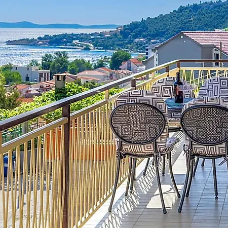 Azra Aparthotel Dugi Rat
