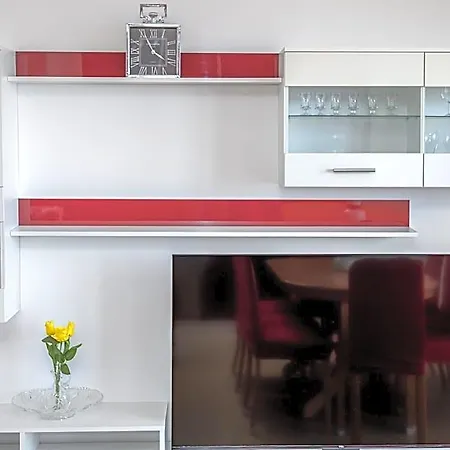 Azra Aparthotel